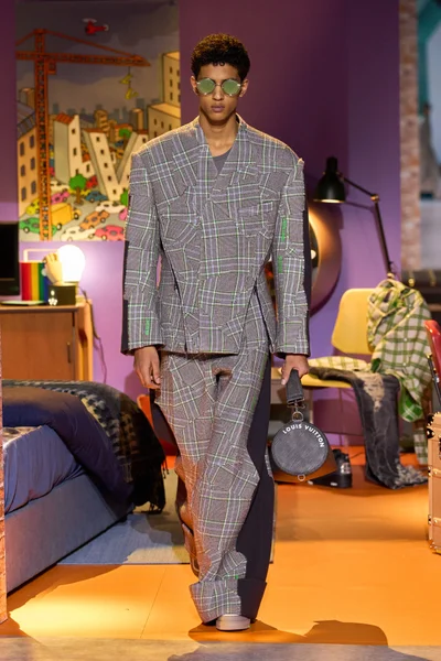 Look 7